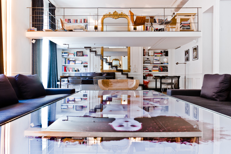 These historic homes have distinctive architectural details, but they subtly mix contemporary, vintage and antique furnishings. The result? Spaces artfully eclectic, both stylishly edgy and comfortably classic. Step with us inside “the best of both worlds” and see home design ideas!