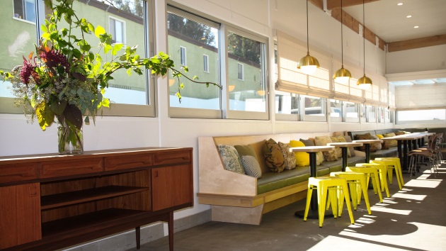 MOBY’S VEGAN CAFE IN L.A. HAS A MID-CENTURY MODERN STYLE