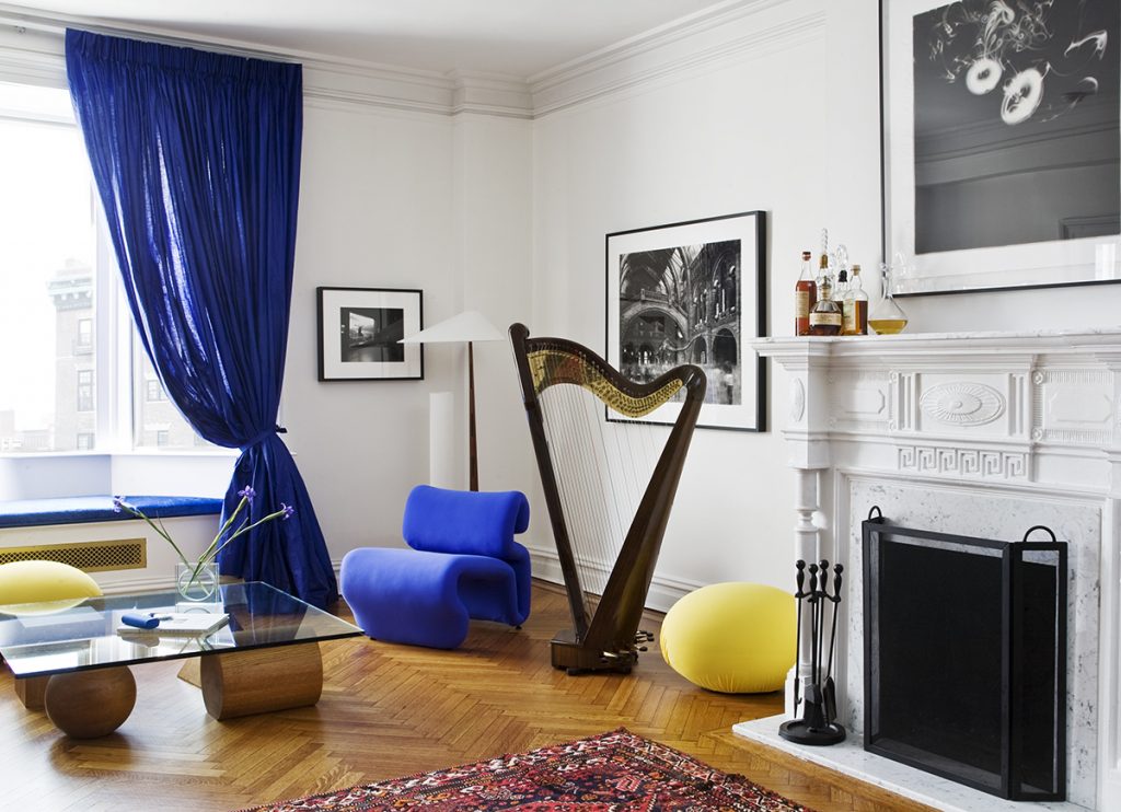 These historic homes have distinctive architectural details, but they subtly mix contemporary, vintage and antique furnishings. The result? Spaces artfully eclectic, both stylishly edgy and comfortably classic. Step with us inside “the best of both worlds” and see home design ideas!