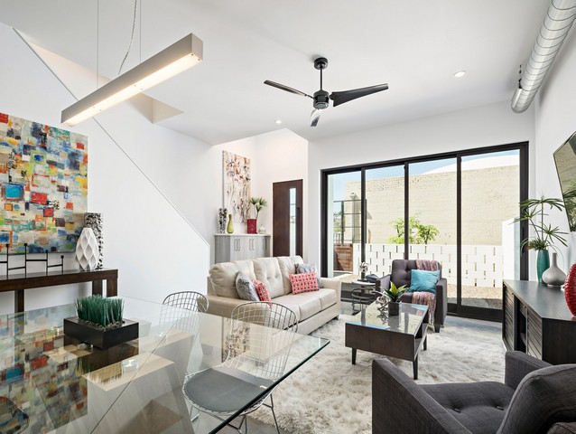 TOWNHOUSES IN CENTRAL PHOENIX WITH A MIDCENTURY LOOK