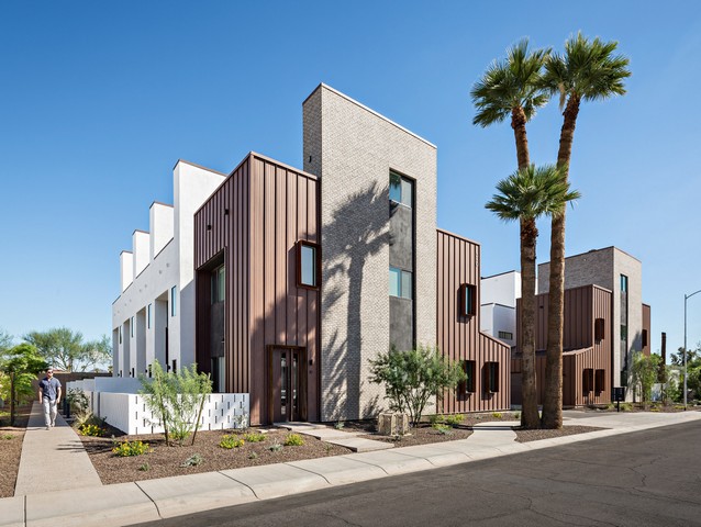 TOWNHOUSES IN CENTRAL PHOENIX WITH A MIDCENTURY LOOK
