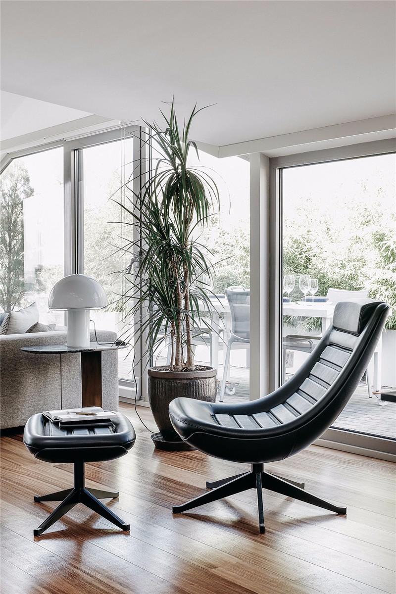 A mid-century-modern penthouse in magical Istanbul