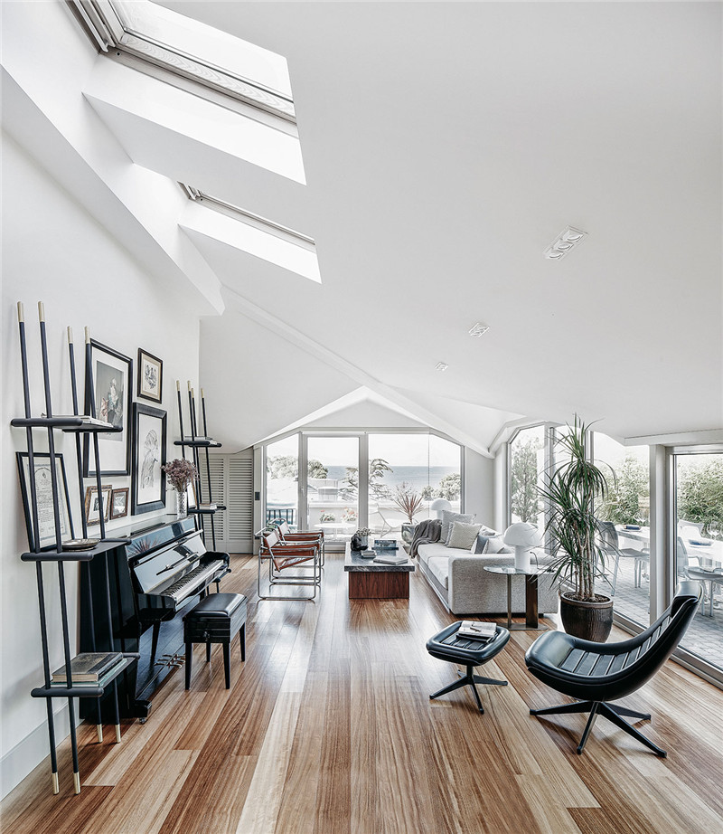 A mid-century modern penthouse in magical Istanbul