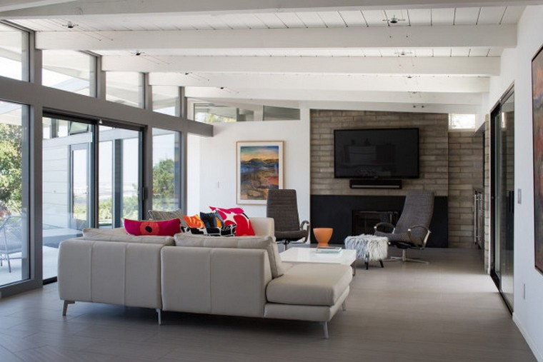 Klopf Architecture, Outer Space Landscape Architects, and Flegels Construction recently tackled the renovation of a classic midcentury modern home originally designed by Ellis Jacobs, an apprentice of Frank Lloyd Wright. Originally built by its owners, the 1960s home featured lots of exposed concrete and framing, giving it a rough industrial look.