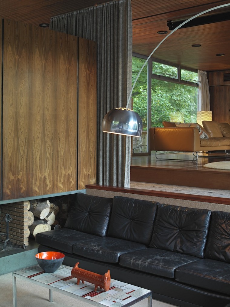 We’ve seen some architectural gems in our time, but this one, in a tranquil spot in Nottinghamshire, really steals the show. It is the stuff of dreams – a midcentury dream home, one might say.