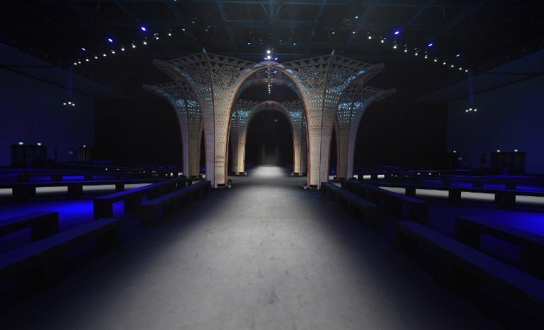 2 Hylemo erects plywood columns for Versace's autumn winter show