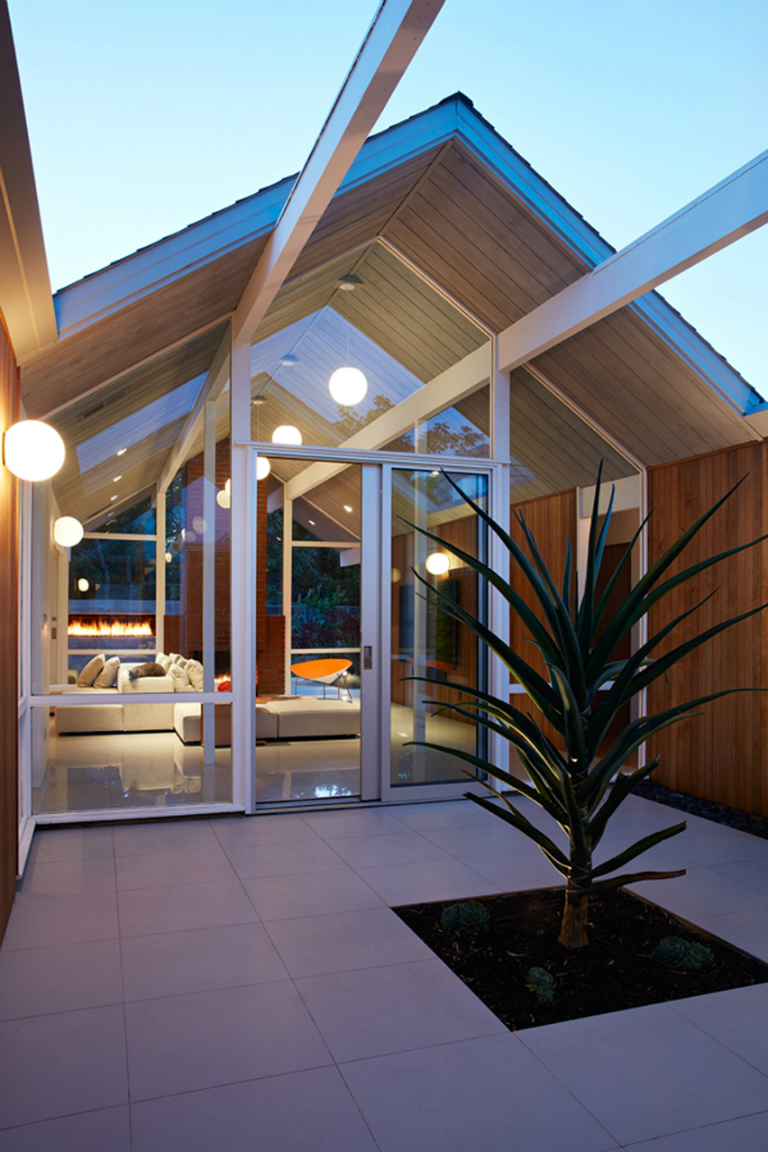 2 Klopf Architecture revamps mid-century modern Eichler home in California
