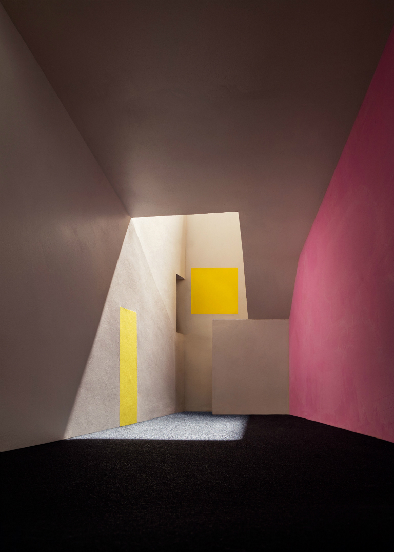 2 Luis Barragán's "emotional architecture" recreated in model photographs