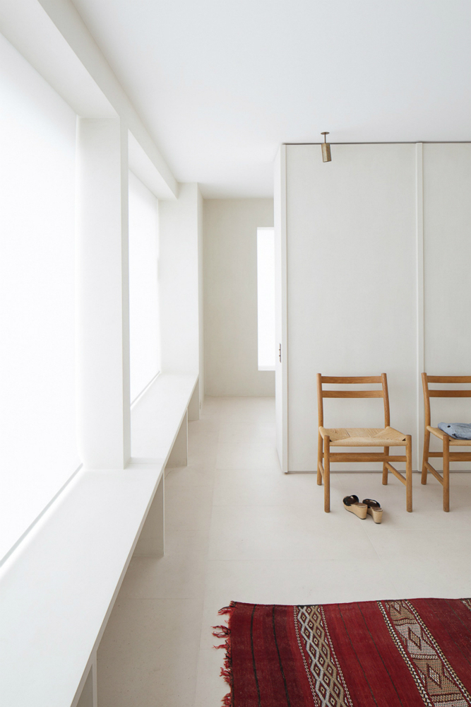 4 Hans Verstuyft converts 1960s Antwerp office into minimal penthouse