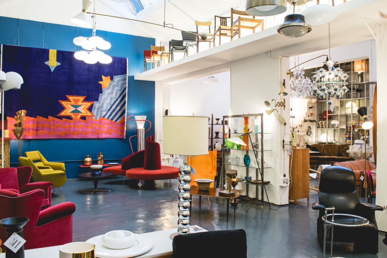 A Place For Lovers Of Vintage And Mid-Century Design | You can visit our blog: www.sornixelvuta.pro/blog/ to get more #MidCenturyModern inspiration.
