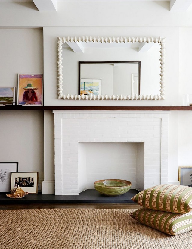 MID-CENTURY LIVING ROOM IN DESIGNER’S HOME