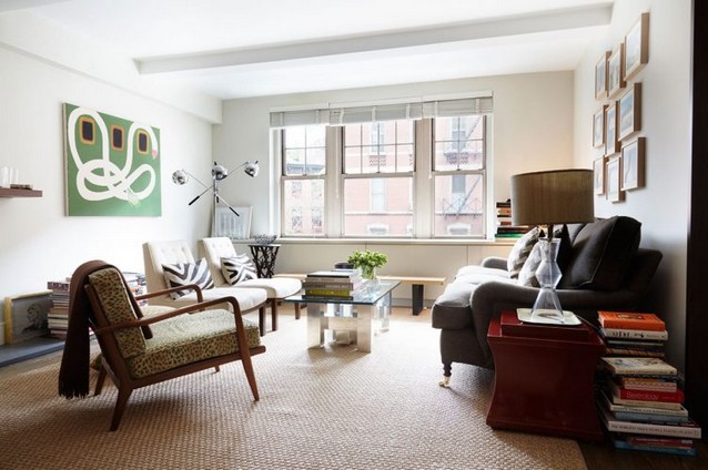 MID-CENTURY LIVING ROOM IN DESIGNER’S HOME