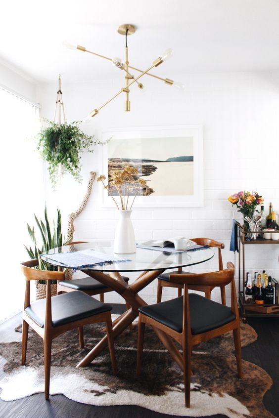 Spring decorating ideas in mid-century modern style You can visit us at our website, www.sornixelvuta.pro and check our Pinterest @midcenturyblog to get more #MidCenturyModern inspiration.