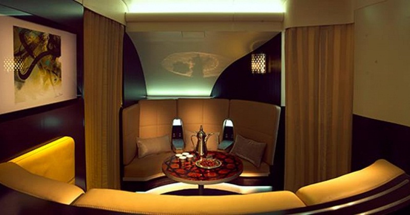 Discover Etihad, the most luxurious suite in the sky | You can visit us at our website, www.sornixelvuta.pro and check our Pinterest @midcenturyblog to get more #MidCenturyModern inspiration.
