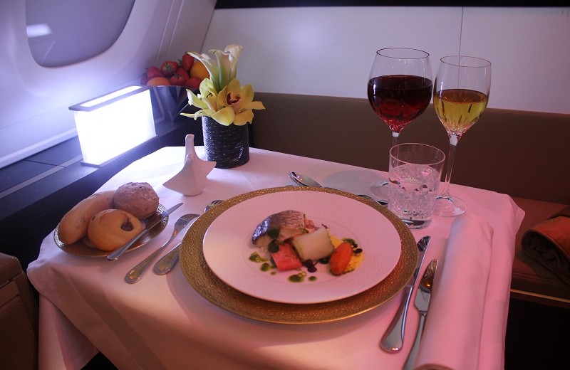 Discover Etihad, the most luxurious suite in the sky | You can visit us at our website, www.sornixelvuta.pro and check our Pinterest @midcenturyblog to get more #MidCenturyModern inspiration.