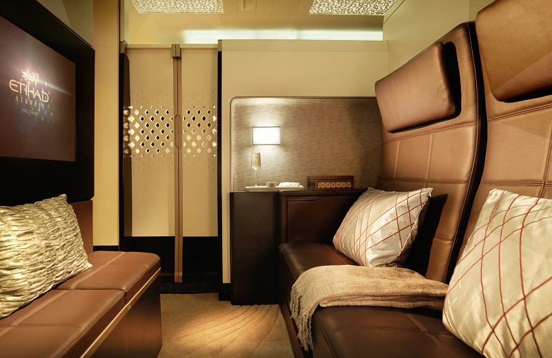 Discover Etihad, the most luxurious suite in the sky | You can visit us at our website, www.sornixelvuta.pro and check our Pinterest @midcenturyblog to get more #MidCenturyModern inspiration.