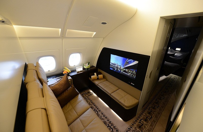 Discover Etihad, the most luxurious suite in the sky | You can visit us at our website, www.sornixelvuta.pro and check our Pinterest @midcenturyblog to get more #MidCenturyModern inspiration.