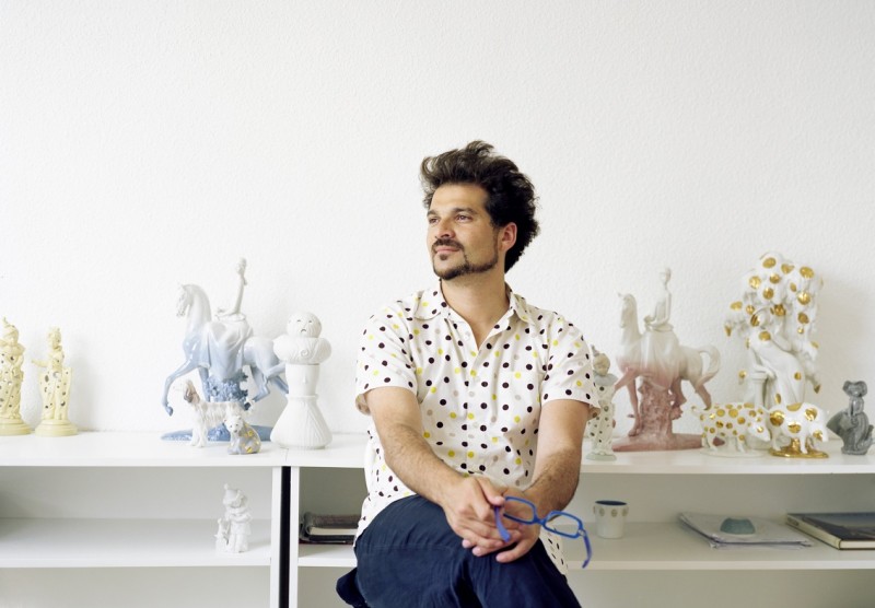 Jaime Hayon designs a collection for Caesarstone | You can visit us at our website, www.sornixelvuta.pro and check our Pinterest @midcenturyblog to get more #MidCenturyModern inspiration.