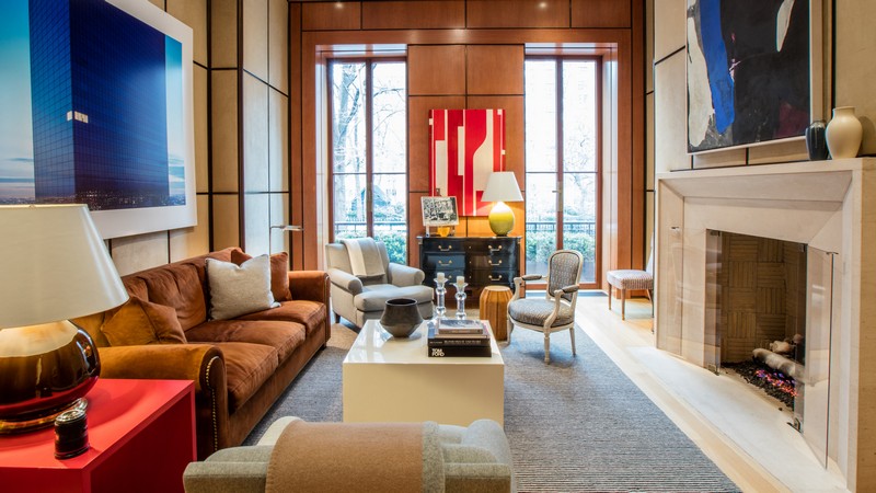 Gramercy Park Triplex designed by Eric Cohler | You can visit us at our website, www.sornixelvuta.pro and check our Pinterest @midcenturyblog to get more #MidCenturyModern inspiration.
