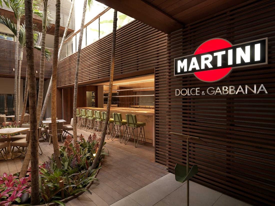 Midcentury modern interiors - Dolce and Gabbana opened a new boutique | You can visit us at our website, www.sornixelvuta.pro and check our Pinterest @midcenturyblog to get more #MidCenturyModern inspiration.
