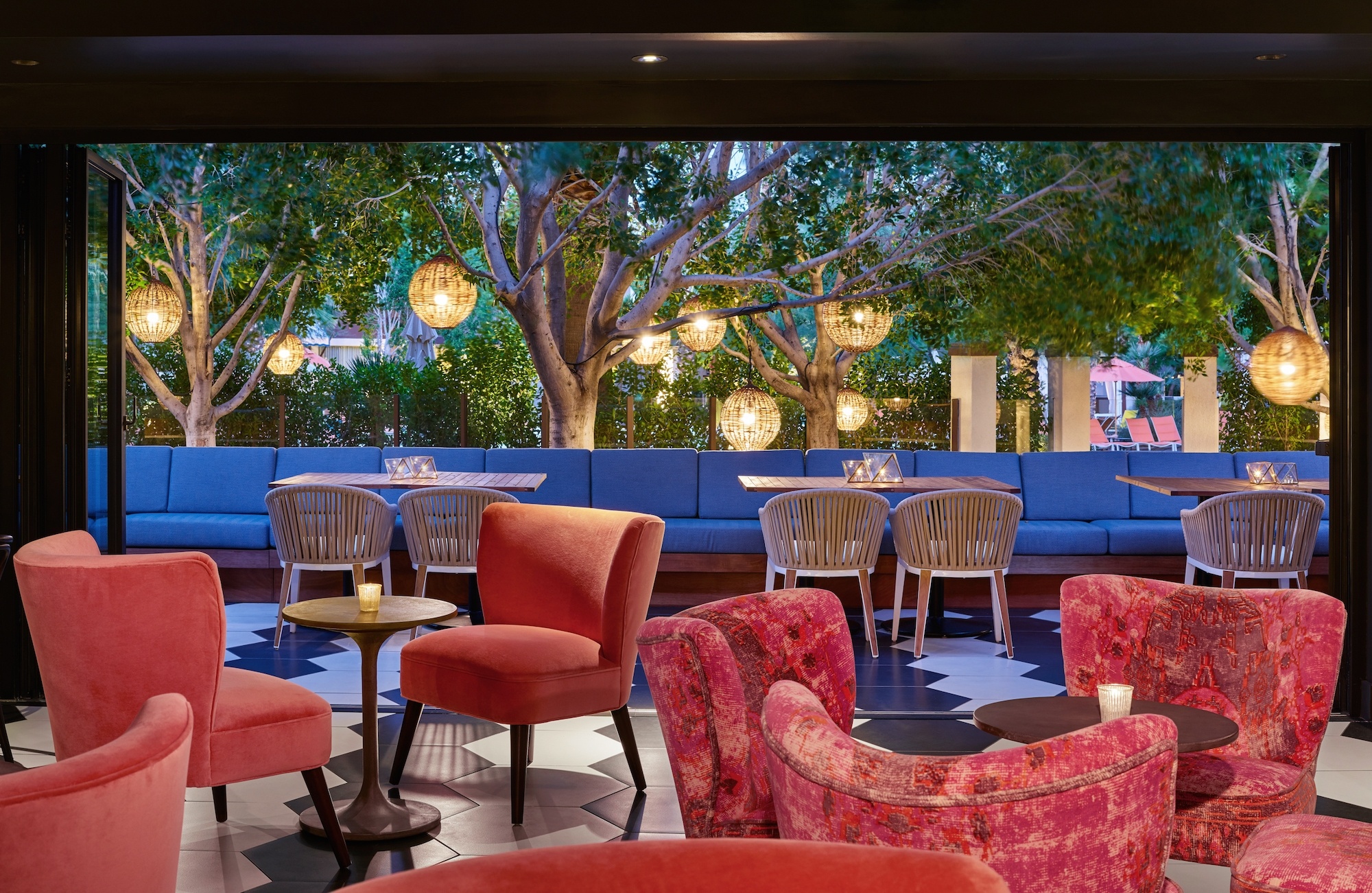 Plan Your Mid-Century Vacations with this Palm Springs Hotel!