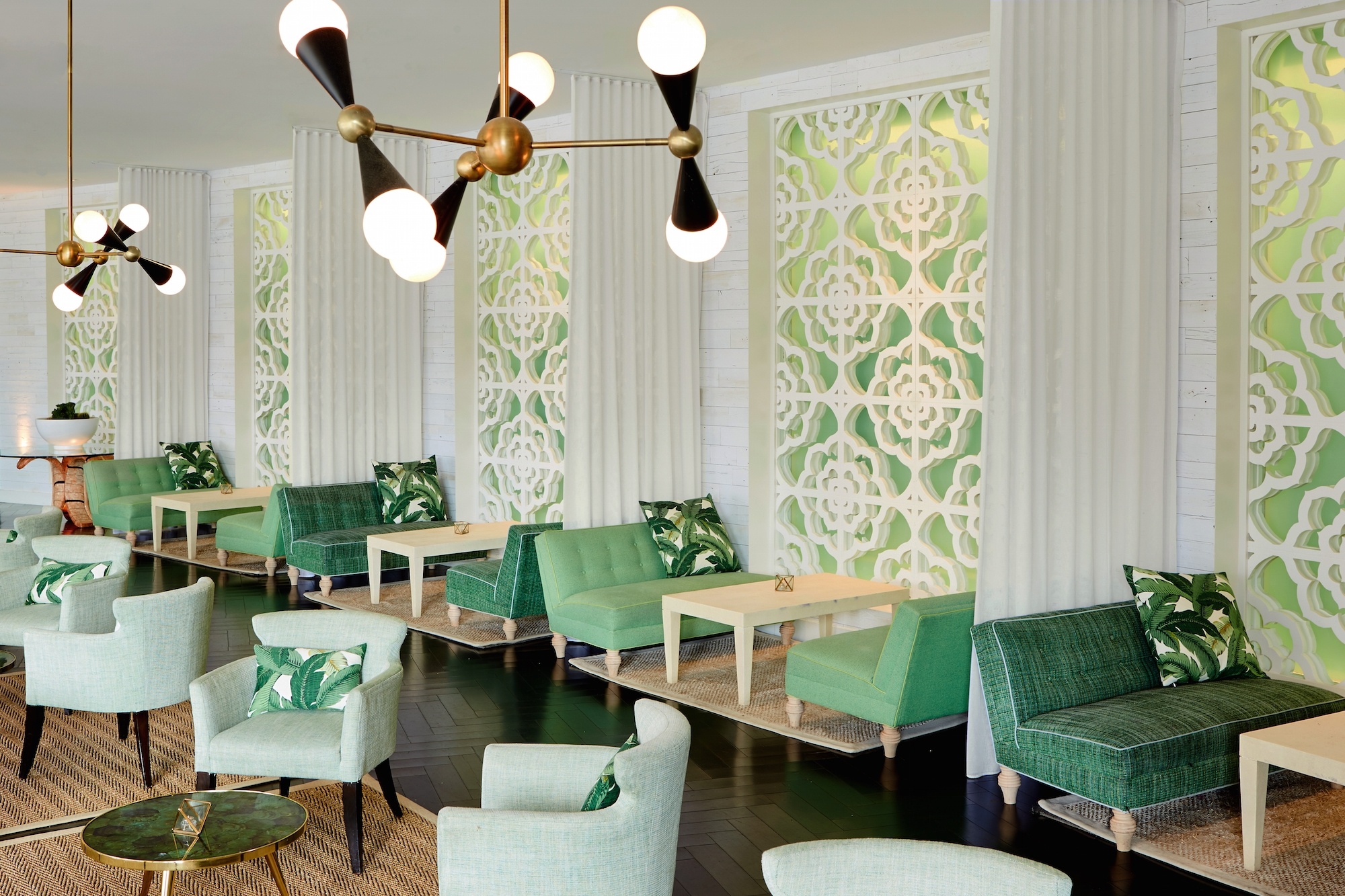 Plan Your Mid-Century Vacations with this Palm Springs Hotel!