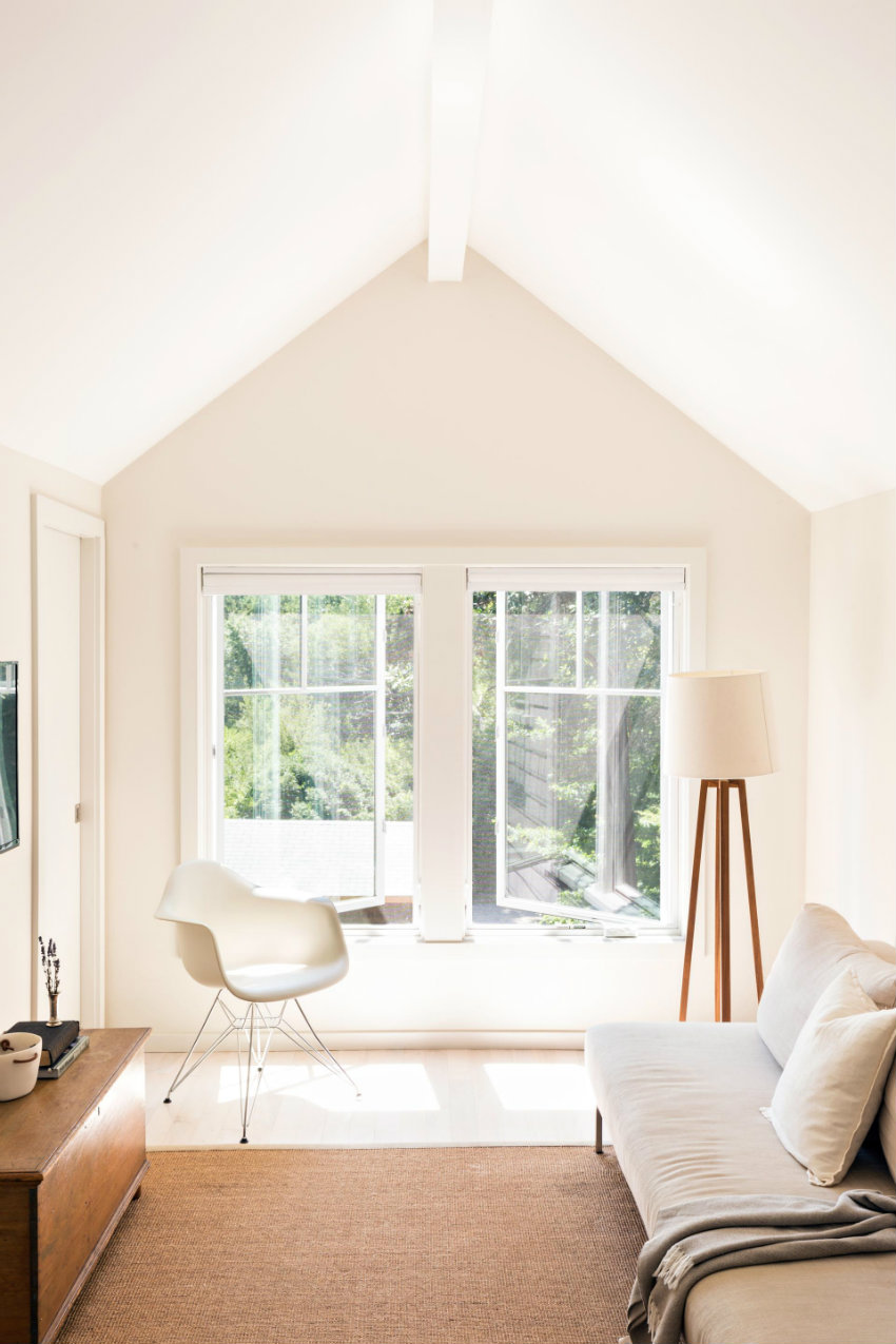 Redesigning a summer cottage with a mid-century style