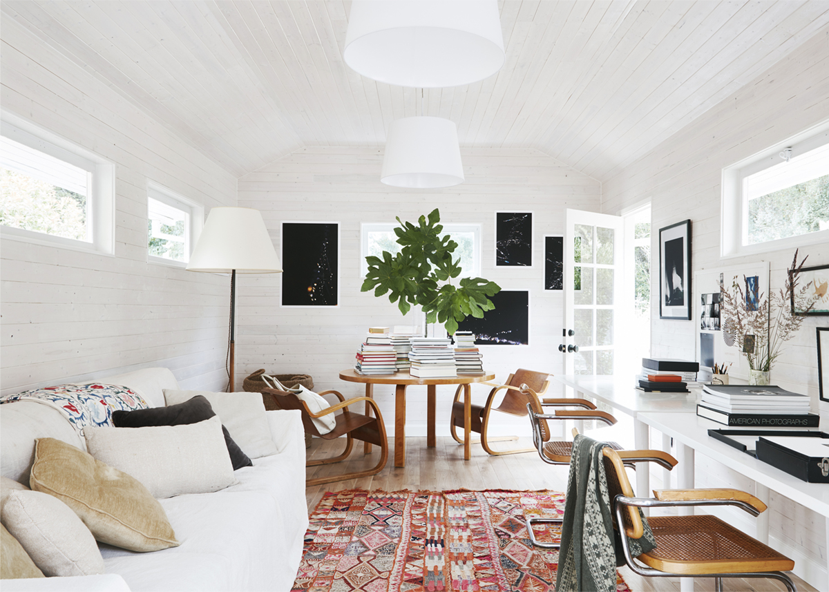 A Mid-Century Modern Home in Sonoma with a Country Inspiration