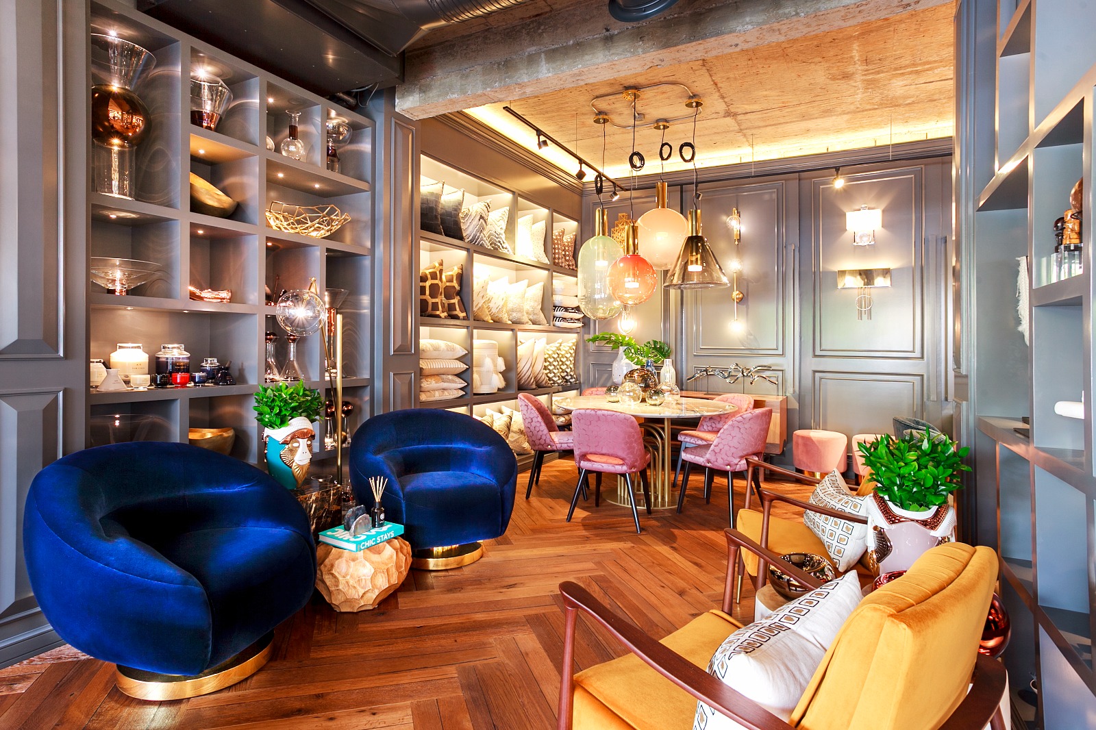 This Interior Design Showroom Boasts the Best of Mid-Century Design