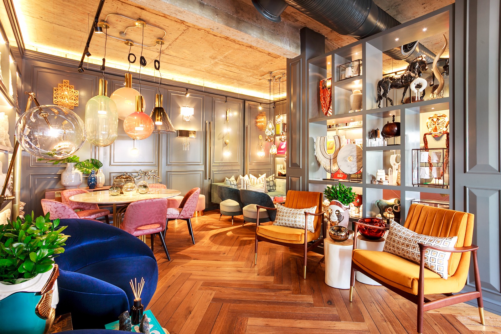 This Interior Design Showroom Boasts the Best of Mid-Century Design