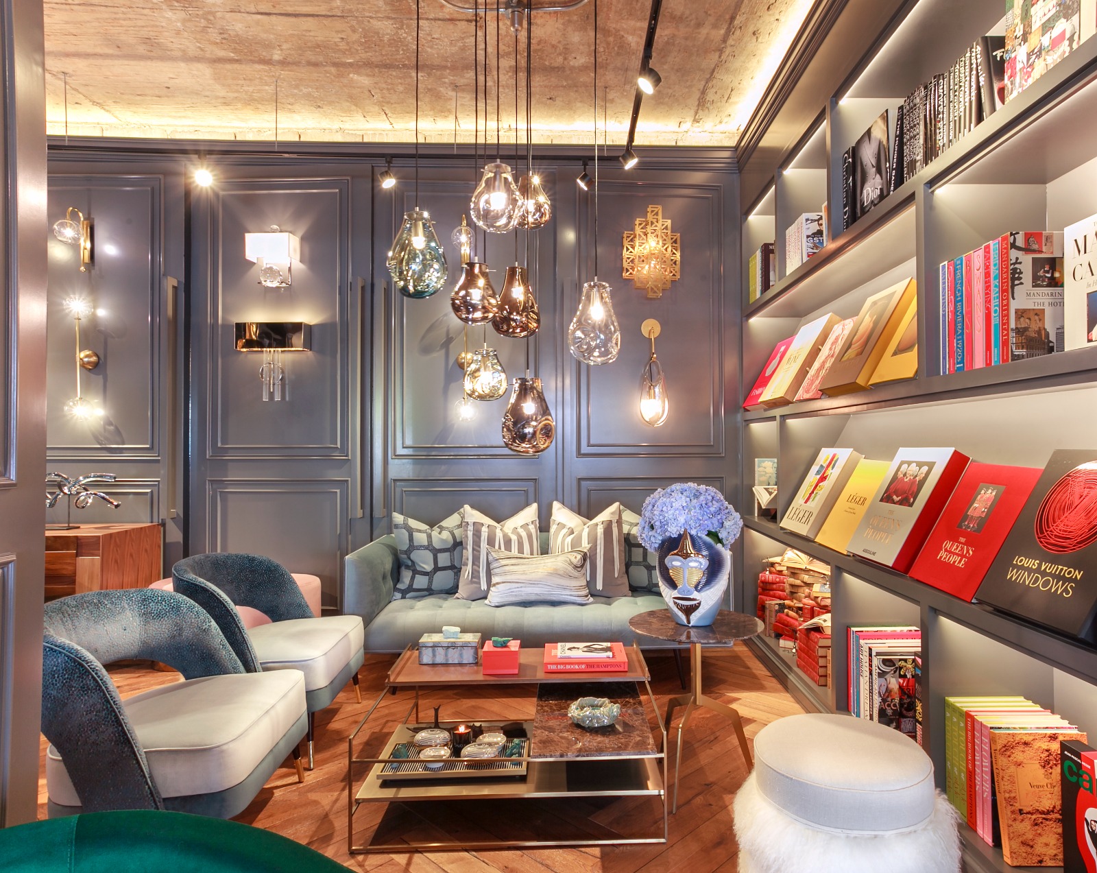 This Interior Design Showroom Boasts the Best of Mid-Century Design