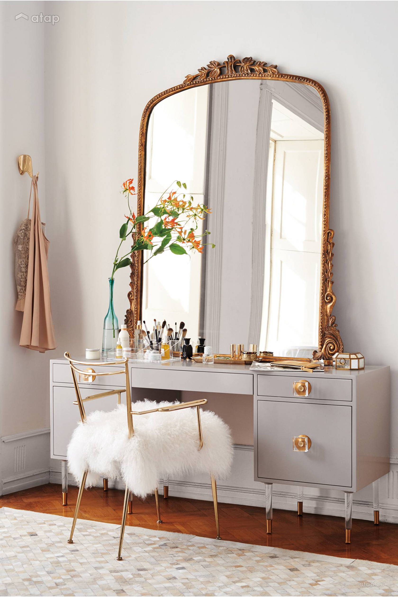 10 Bedroom Mirrors That'll Make Your 2018 Absolutely Magical