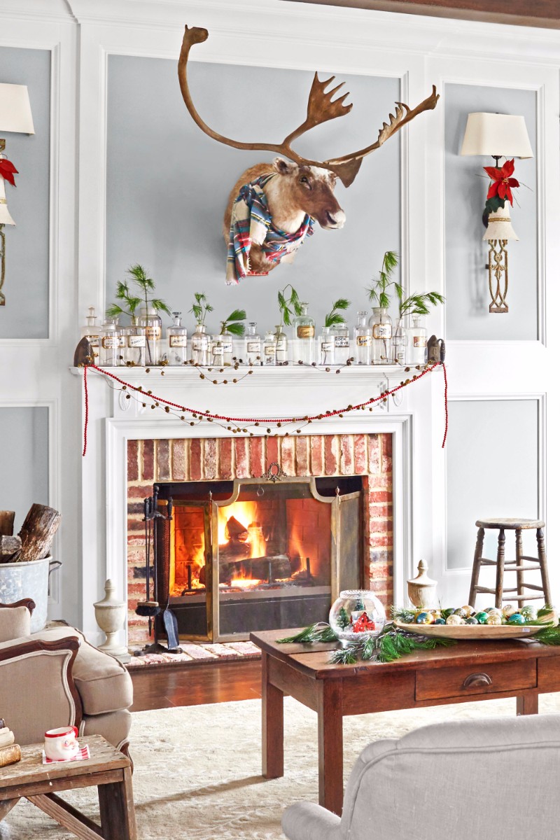 Stay Warm and Cozy with These Ideas on Christmas Decor for Mantels_2