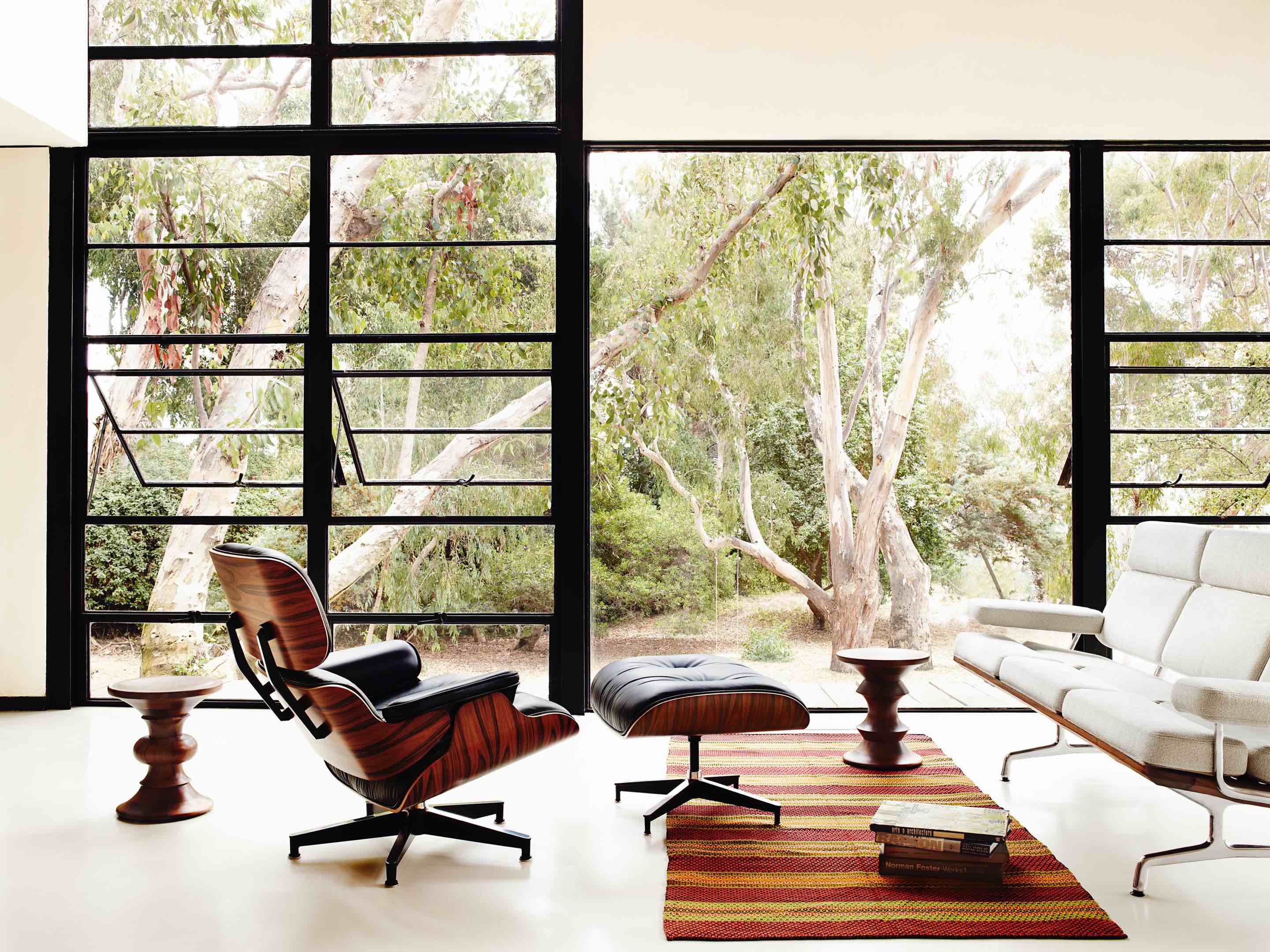 These Mid-Century Modern Chairs Make a Case for Great Home Decor_1