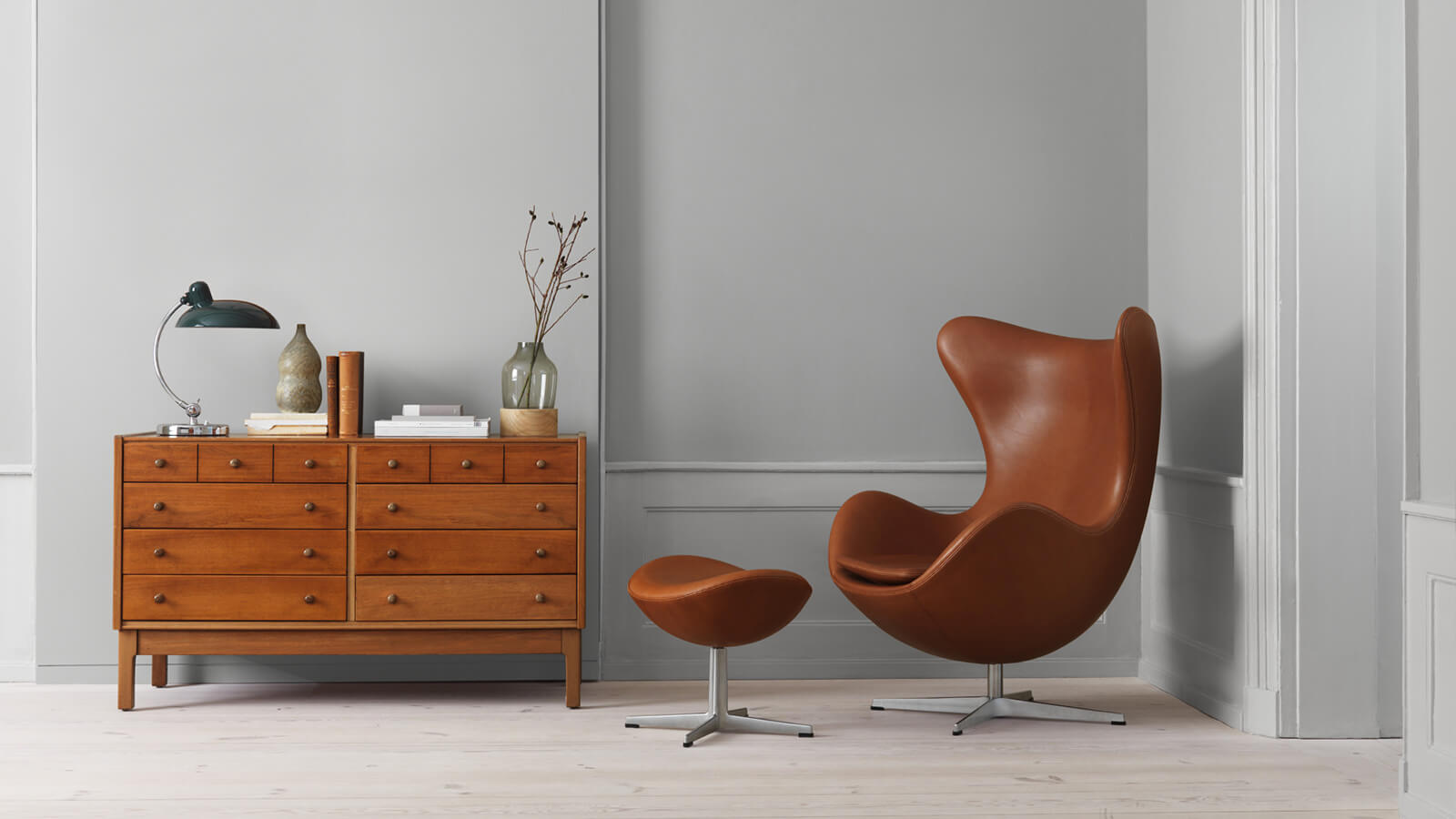 These Mid-Century Modern Chairs Make a Case for Great Home Decor_1