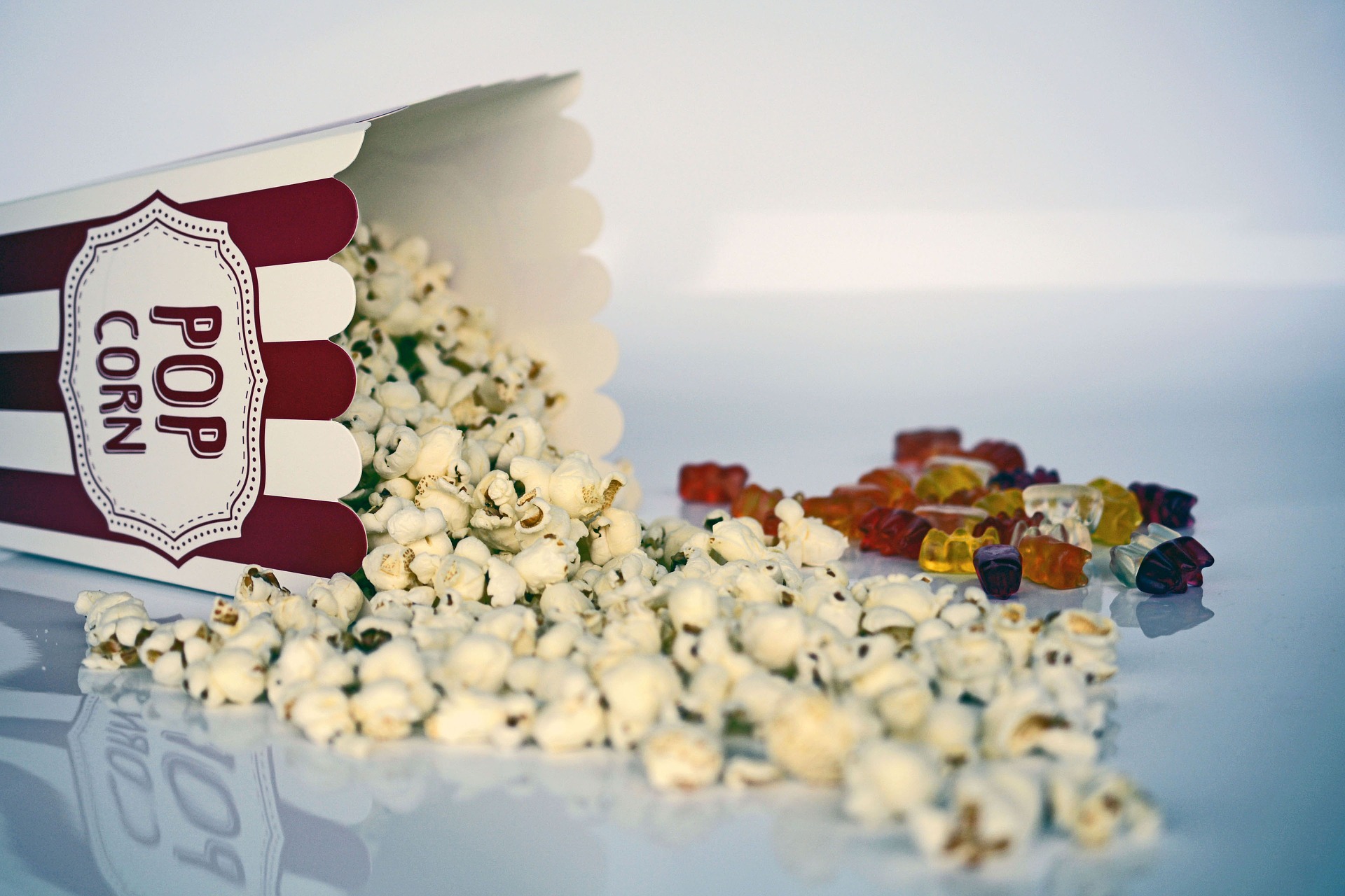 How to Throw the Best Oscar Themed Party Before It's Too Late!_2