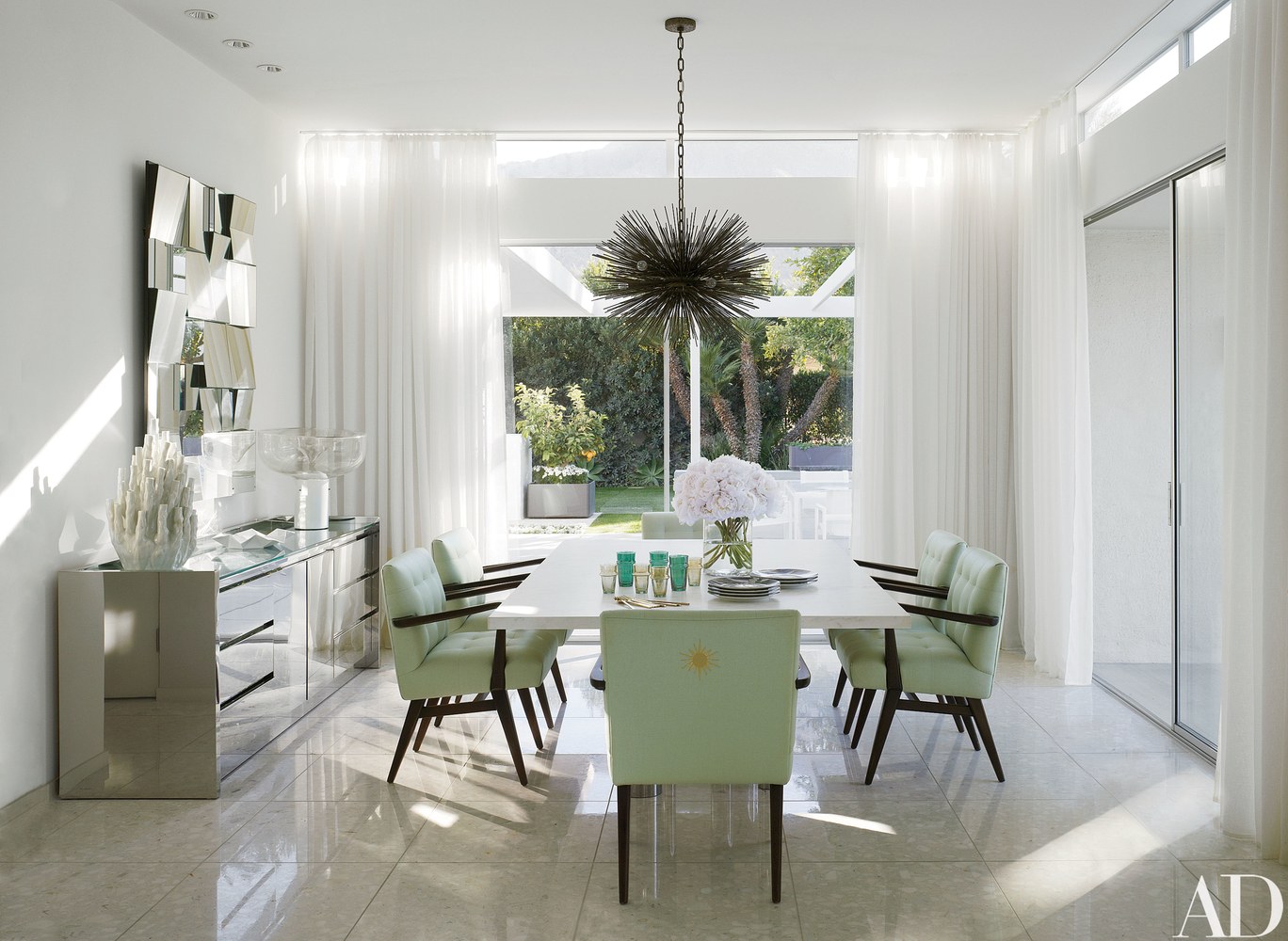 A Mid-Century Modern Retreat in Palm Springs by Emily Summers_3