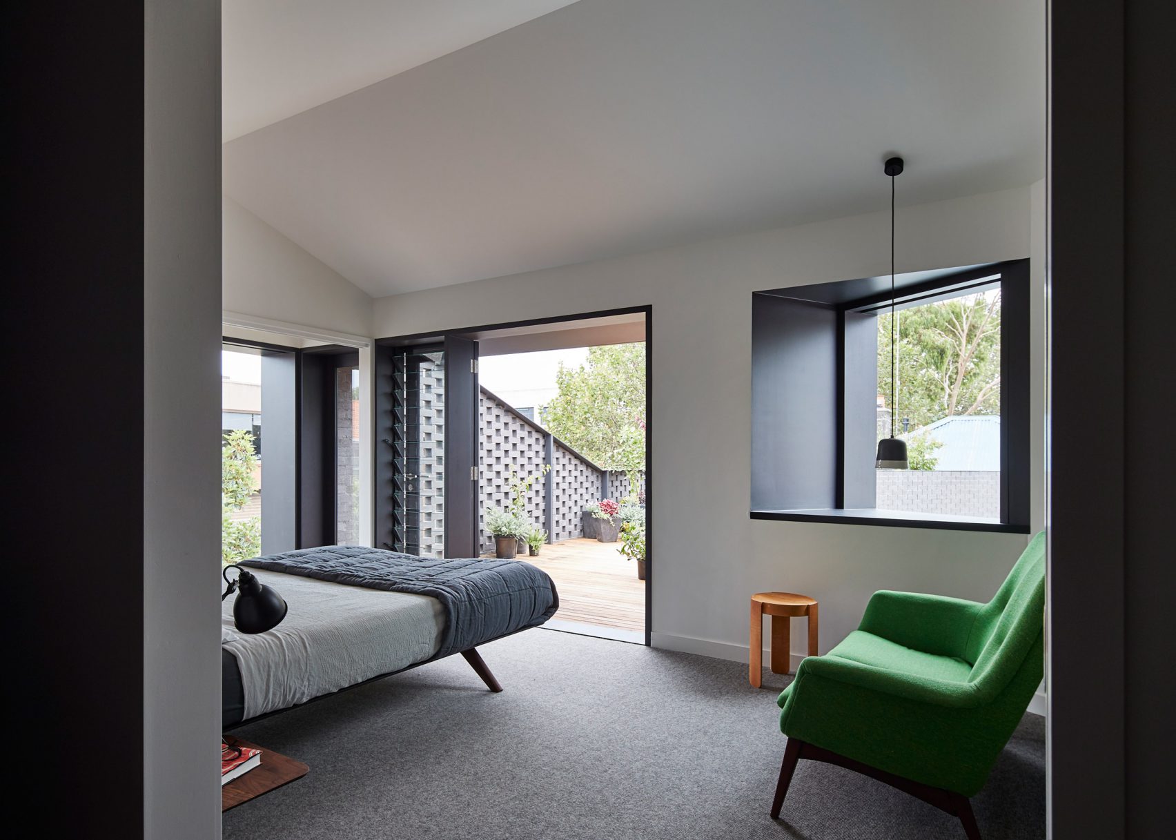 A Refurbished Australian Home that Hides a Plunge Pool_1