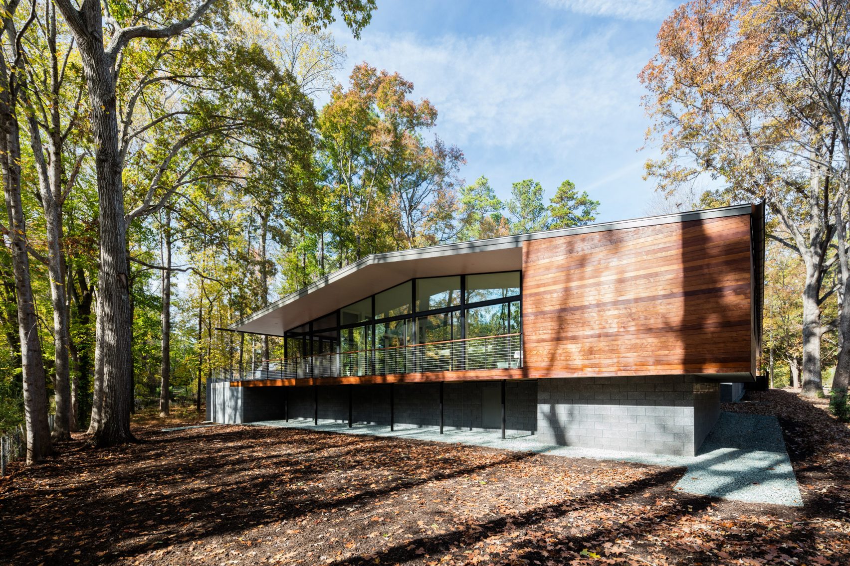 This House in North Carolina was Inspired by Mid-Century Architecture_1