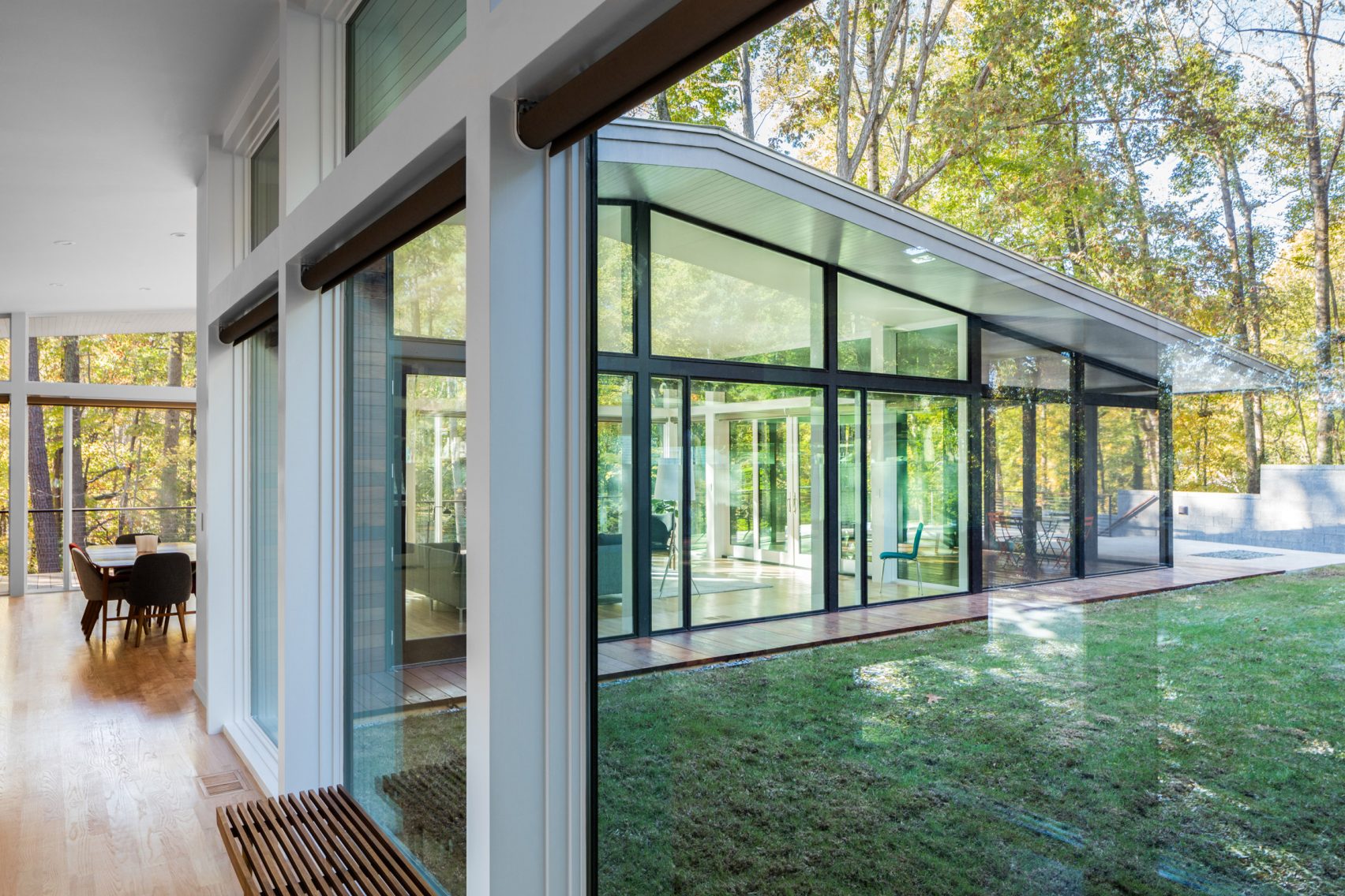 This House in North Carolina was Inspired by Mid-Century Architecture_1