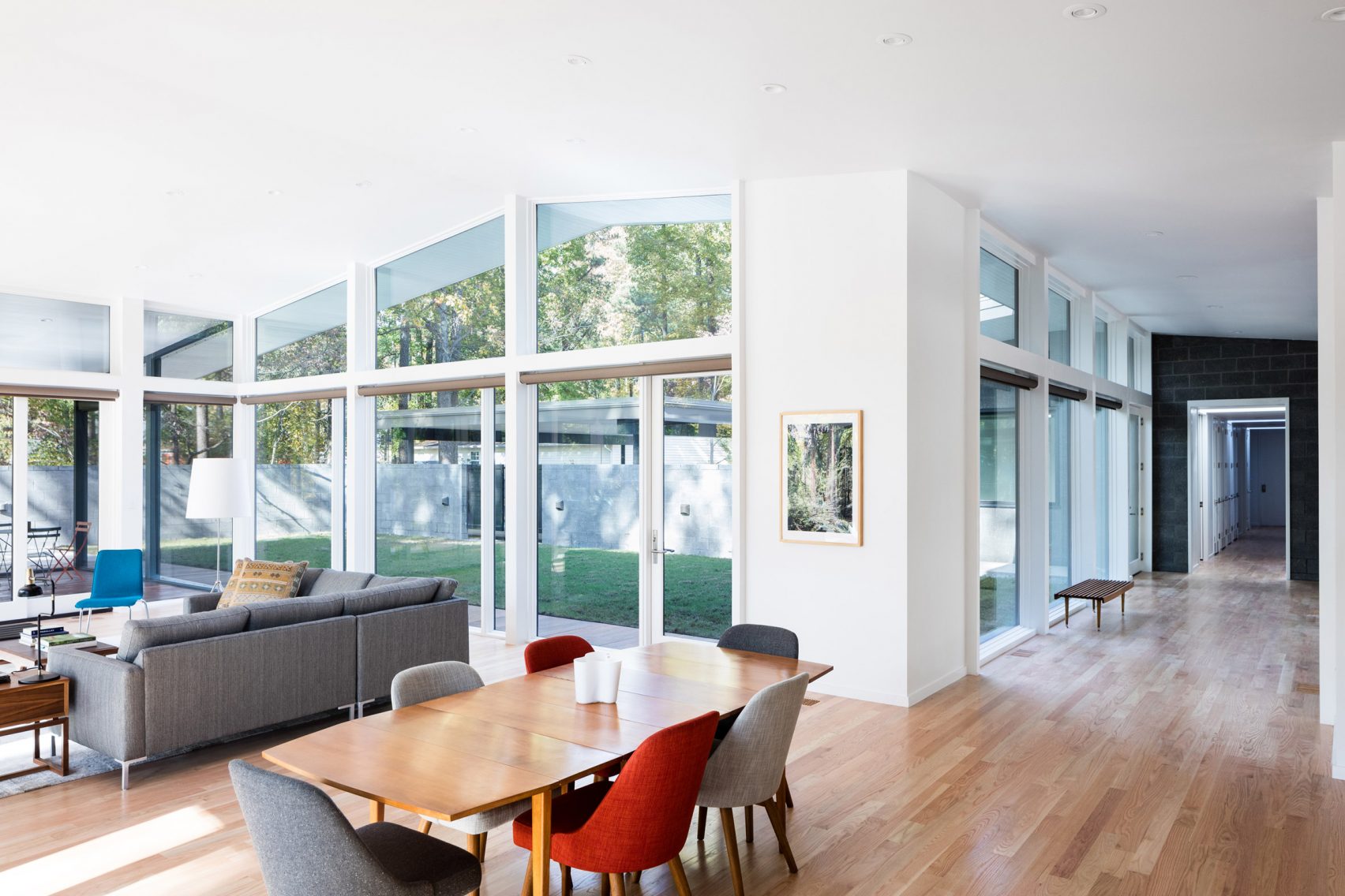 This House in North Carolina was Inspired by Mid-Century Architecture_1