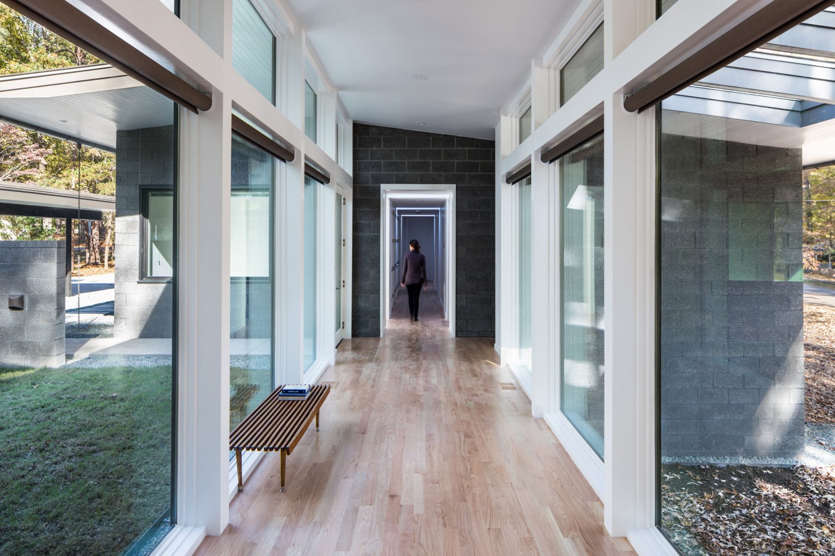 This House in North Carolina was Inspired by Mid-Century Architecture_4