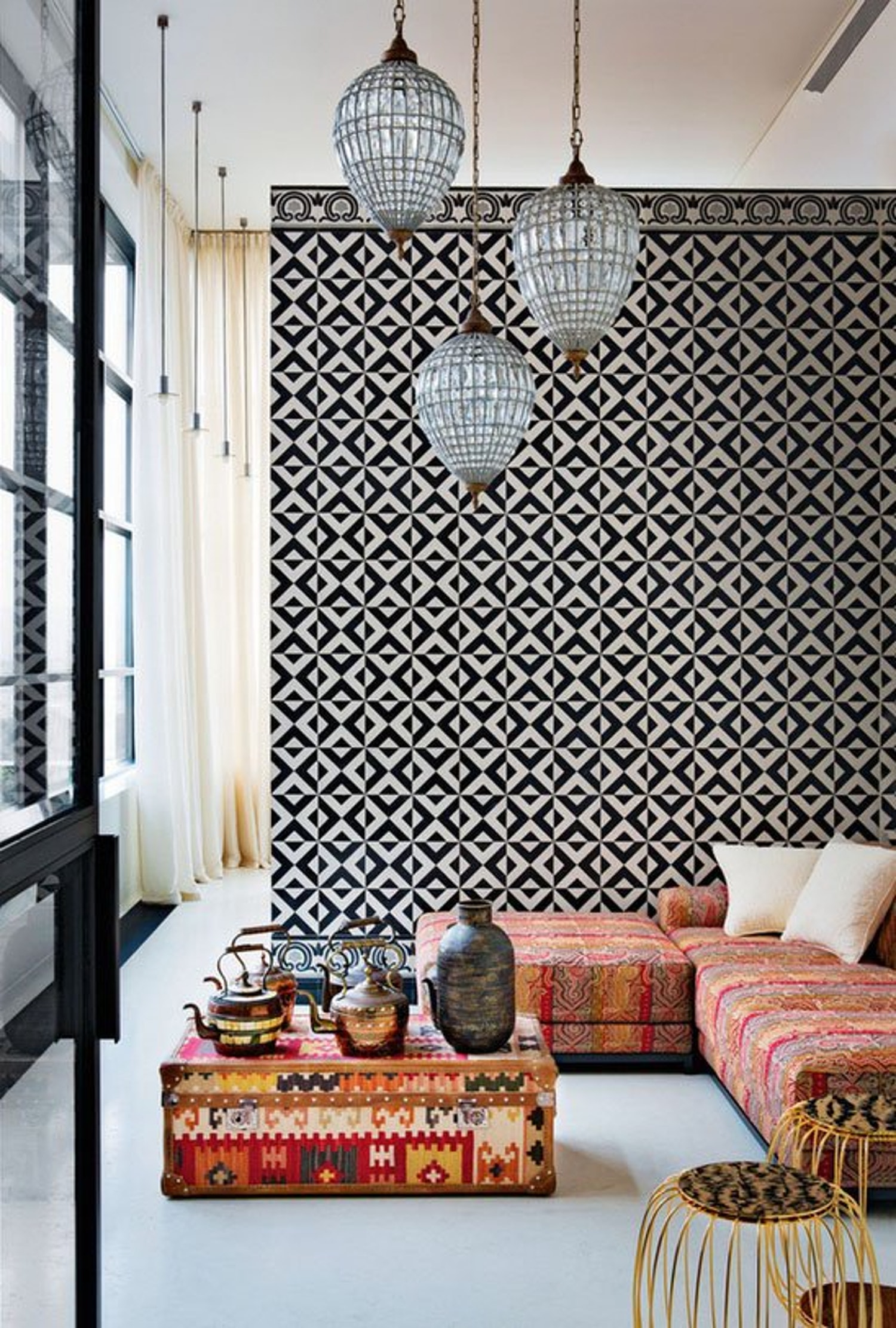 Moroccan Home Decor Ideas You'll Want to Get for Your City Apartment_2