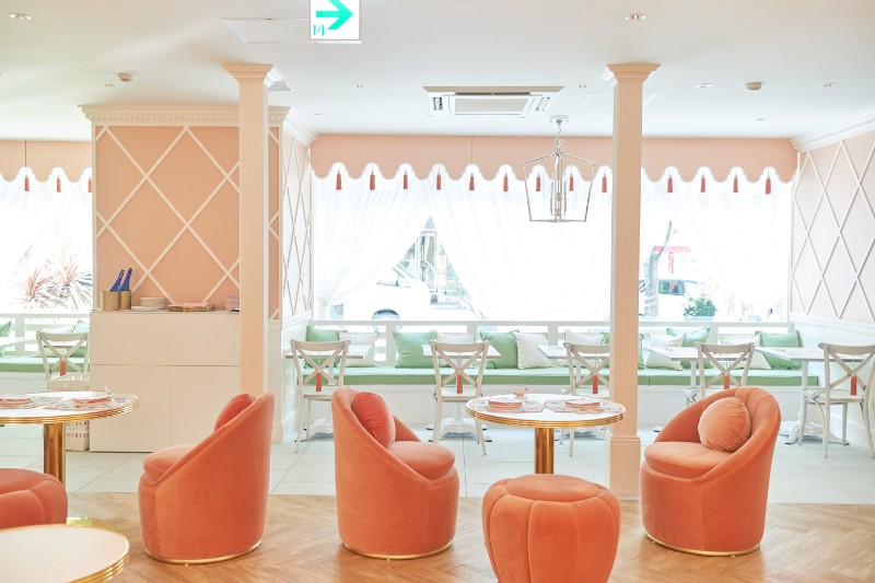 This Tea Room in Kobe, Japan Is What Your Dreams Are Made Of_7