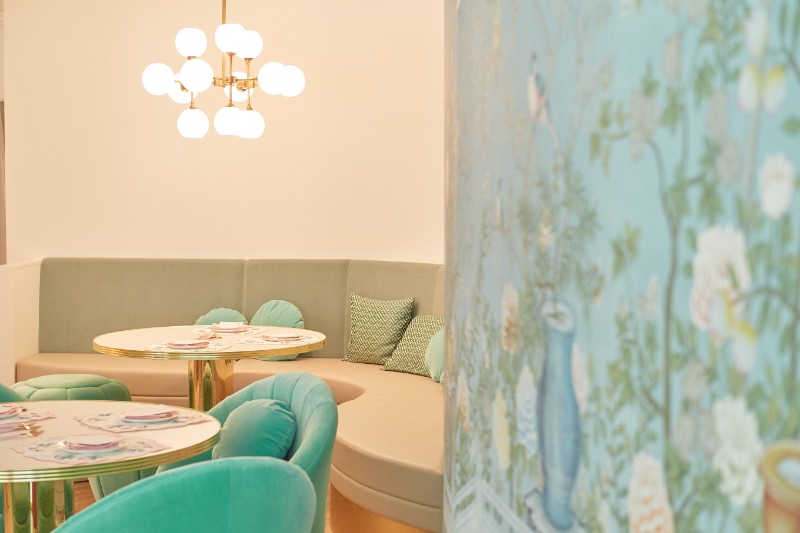 This Tea Room in Kobe, Japan Is What Your Dreams Are Made Of_7