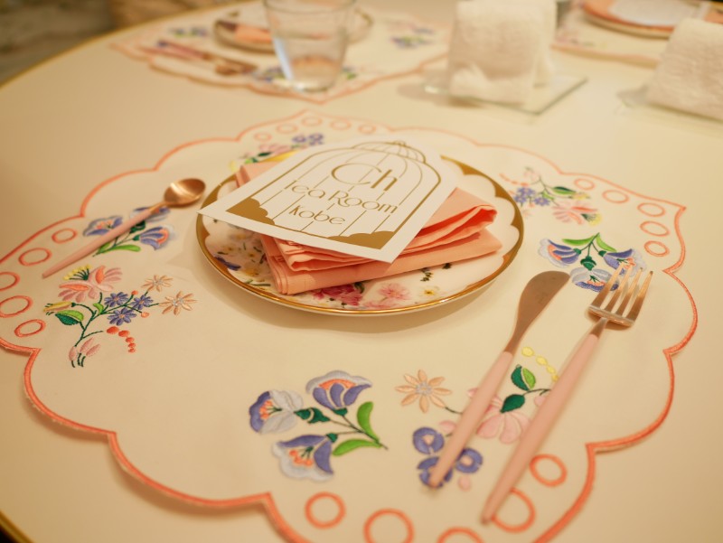 This Tea Room in Kobe, Japan Is What Your Dreams Are Made Of_7