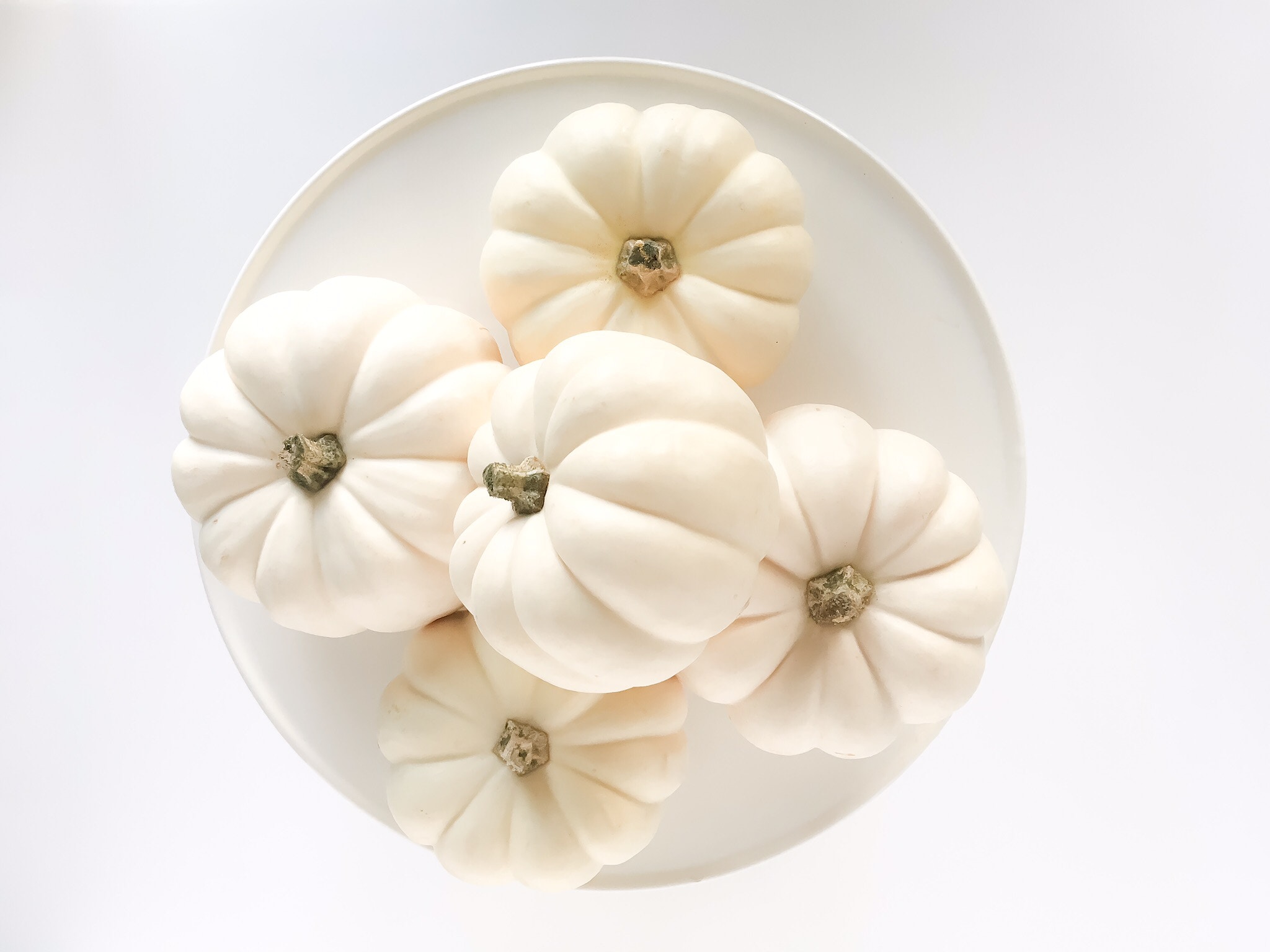 Fall Decorating Ideas That Will Keep It Neutral and Chic_9