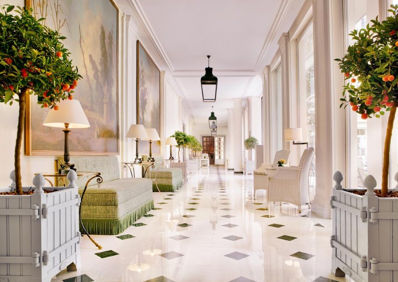 Top 8 Luxury Hotels In Paris You'll Fall In Love With In Seconds