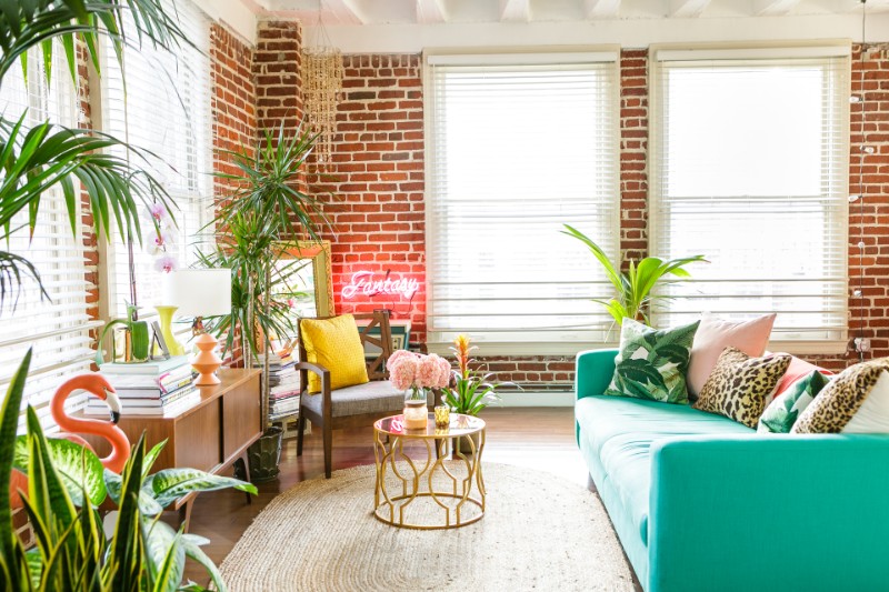 Amazing Colorful Living Rooms We Still Can’t Get Over_1