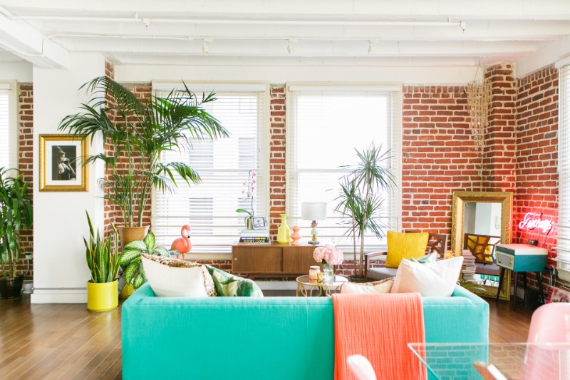 Amazing Colorful Living Rooms We Still Can’t Get Over_1